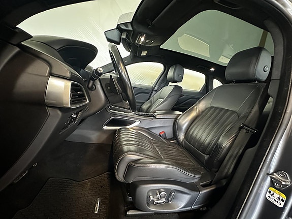 Jaguar F-PACE 12 of 28