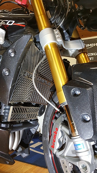Triumph Speed Triple R 1050 4 of 5