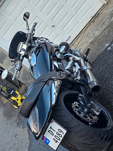Suzuki M109R 4 of 5