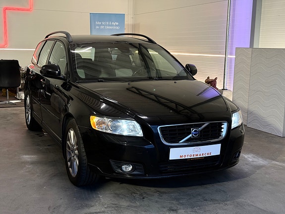Volvo V50 3 of 5