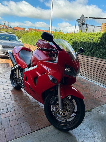 Honda VFR 800 3 of 11