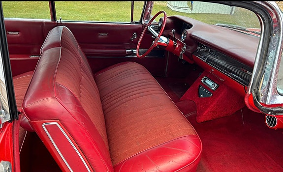 Cadillac Deville 4 of 5