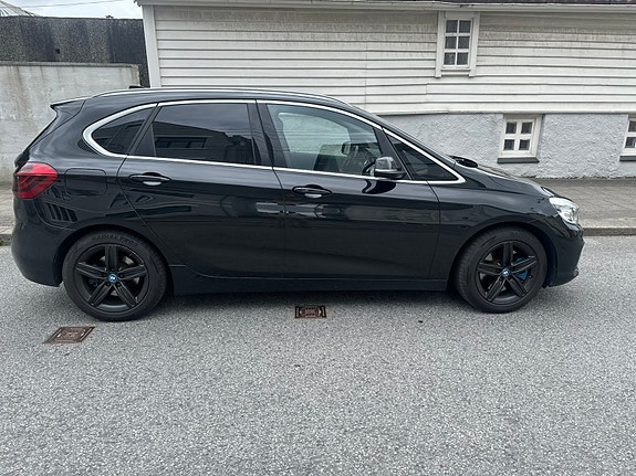 BMW 225xe 18 of 21
