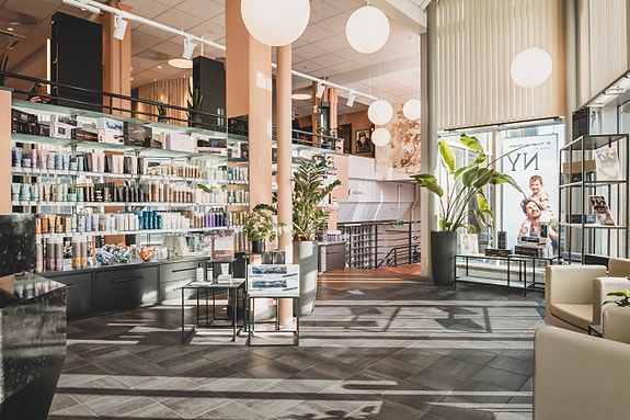 Vi holder til i flotte og moderne lokaler på Østre torg i Hamar.