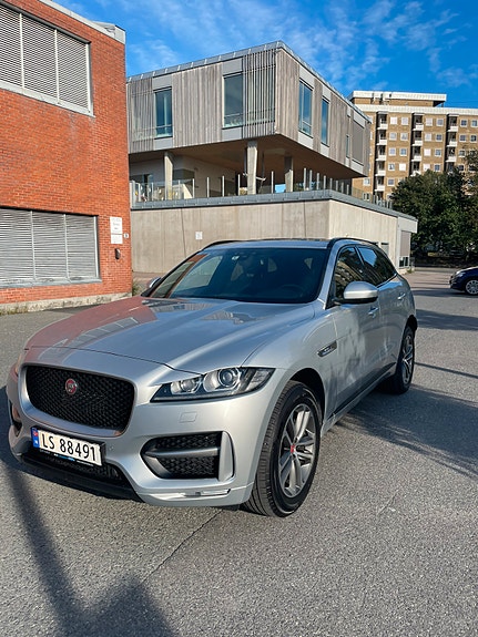 Jaguar F-PACE 3 of 28