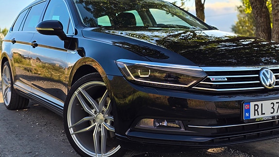 Volkswagen Passat 16 of 30