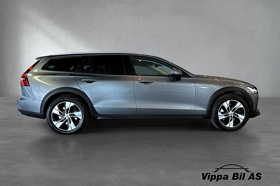 Volvo V60 Cross Country 8 of 30