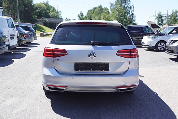 Volkswagen Passat 6 of 30