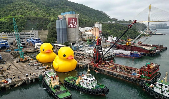 Special Duck project on a Syncroift in HongKong