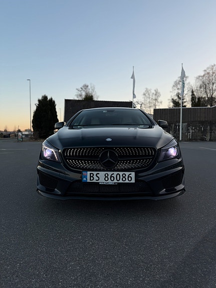 Mercedes-Benz CLA-Klasse 2 of 5