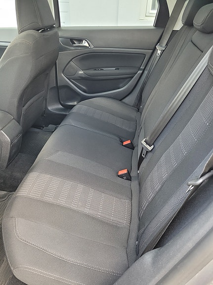 Peugeot 308 6 of 8
