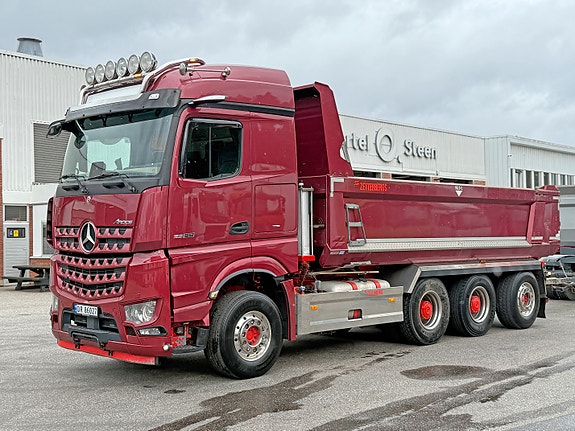 Mercedes-Benz Arocs 3258LK Zetterbergs tridemtipp, godt utstyrt, se video.