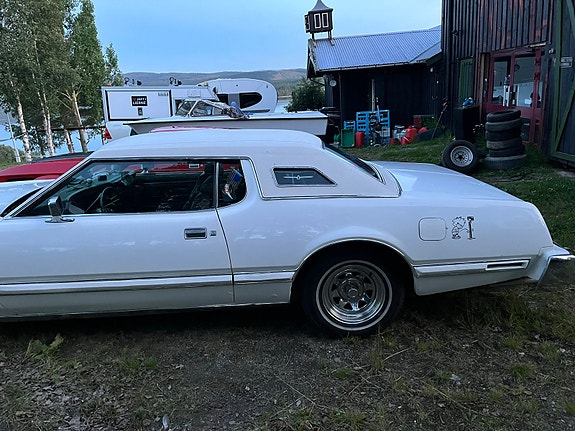 Ford Thunderbird 7 of 15