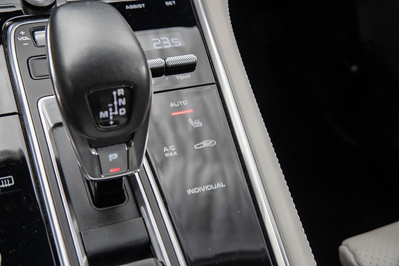 Porsche Panamera 18 of 30