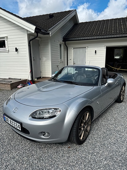Mazda MX-5 2 of 5