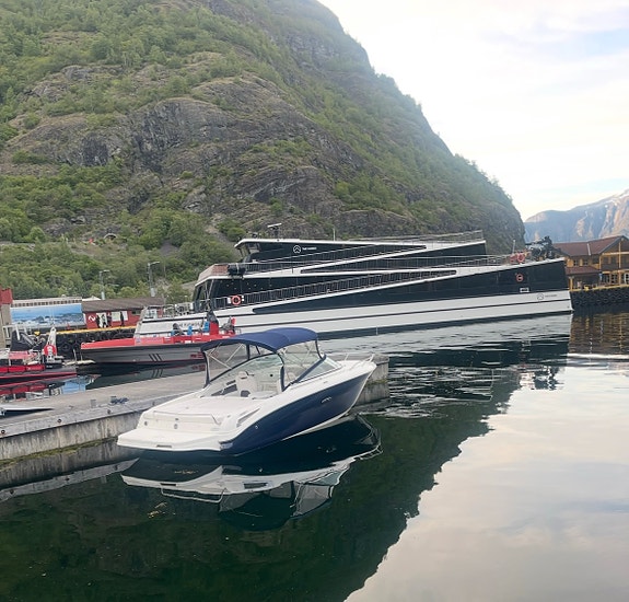 Sea Ray 220 Sun Sport 2 of 5