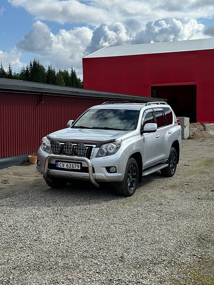 Toyota Land Cruiser 2 of 8