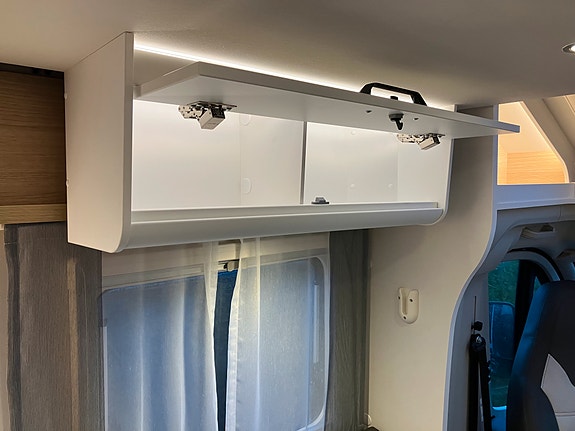 Sunlight T-68 Til Leie Sunlight 2025 modell, mye utstyr. 165 HK.  Prøv bobillivet, det er fantastisk både vår, sommer og høst. Fra kr 6900,- 18 of 30