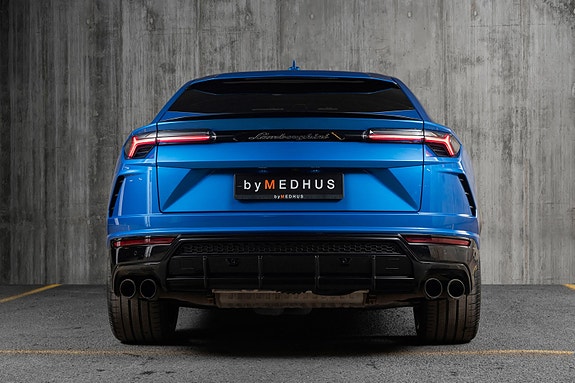Lamborghini Urus 7 of 30