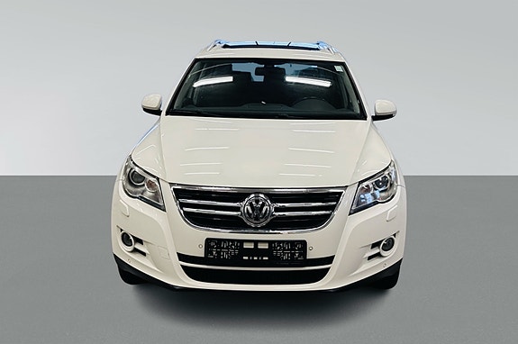 Volkswagen Tiguan 2 of 5