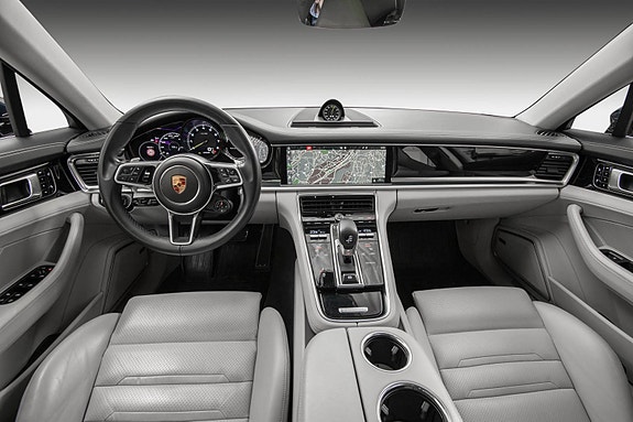 Porsche Panamera 16 of 30
