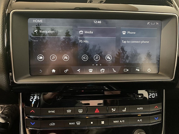 Jaguar XE 16 of 24
