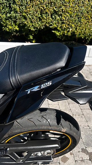 VOGE 125 R 2 of 17