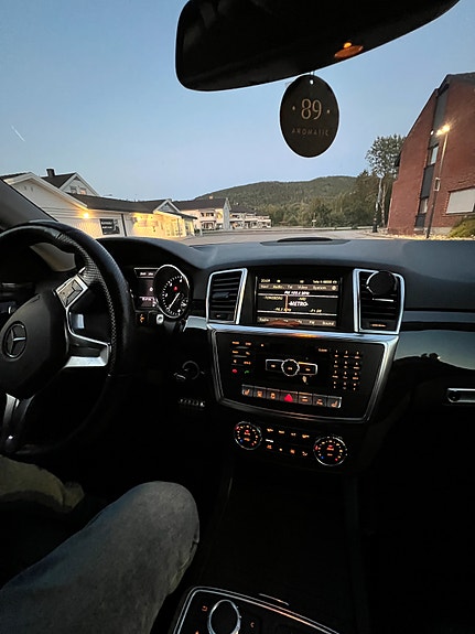 Mercedes-Benz ML250 18 of 26