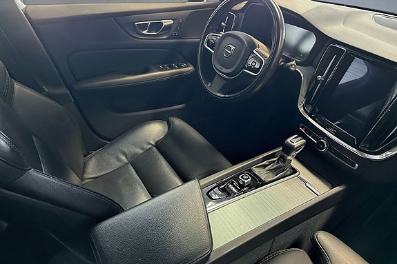 Volvo V60 Cross Country 9 of 30