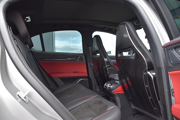 Alfa Romeo Stelvio Quadrifoglio 25 of 30