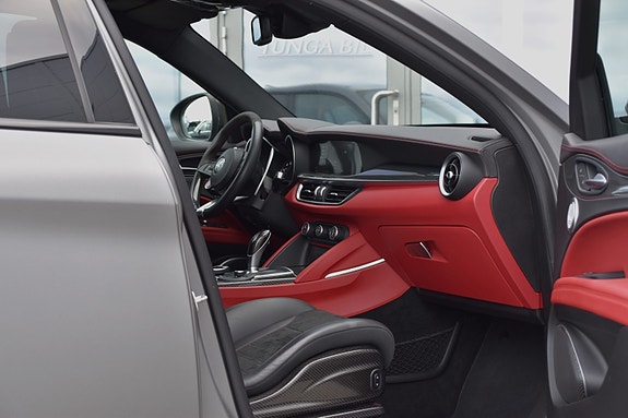 Alfa Romeo Stelvio Quadrifoglio 16 of 30