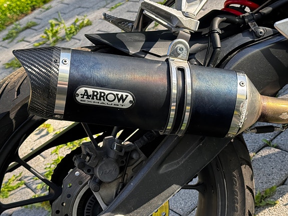 Honda CB 125 R 5 of 9