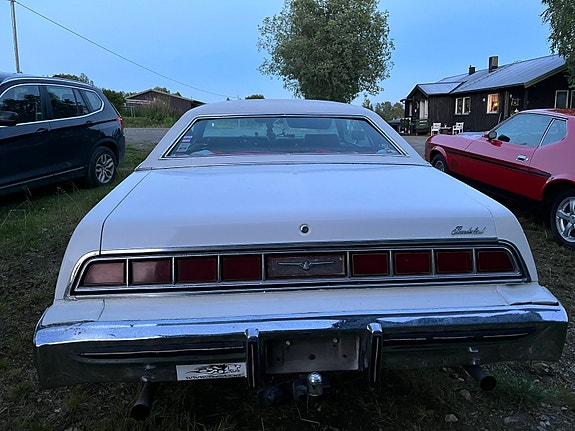 Ford Thunderbird 4 of 15