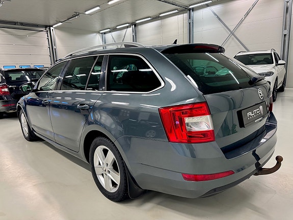 Skoda Octavia 3 of 5