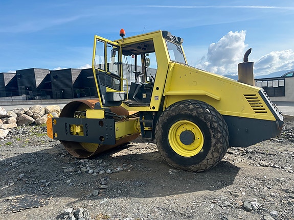 Bomag BW211 D-3 4 of 5