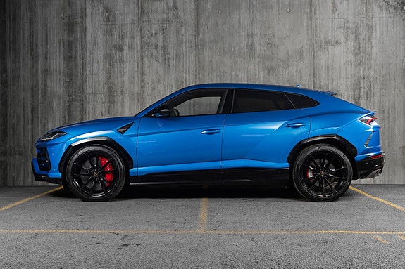 Lamborghini Urus 3 of 30