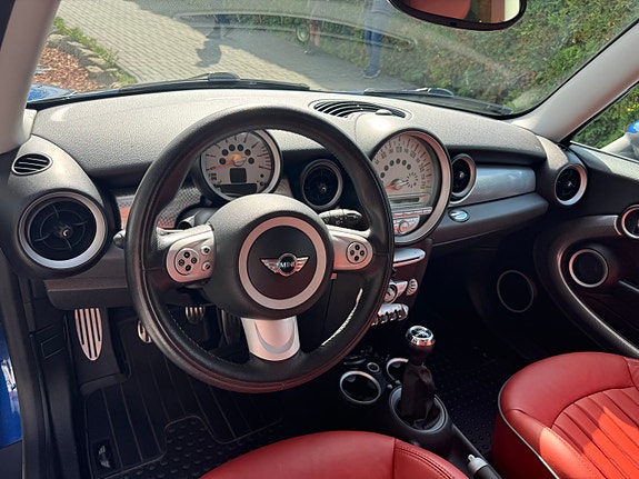 MINI Cooper S 18 of 30
