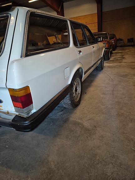 Ford Granada 2 of 5