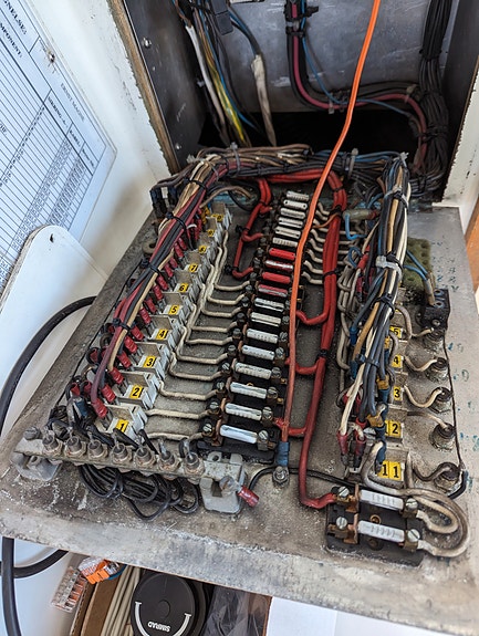 Feilsøk på gammel installasjon i båt.