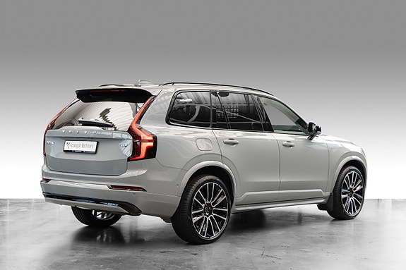 Volvo XC90 5 of 26