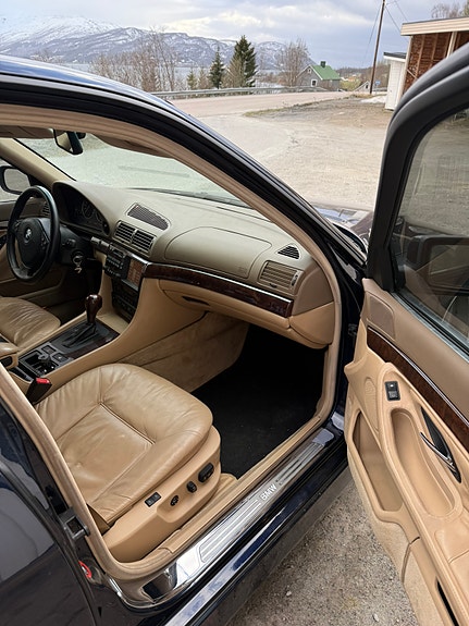 BMW 7-Serie 17 of 19