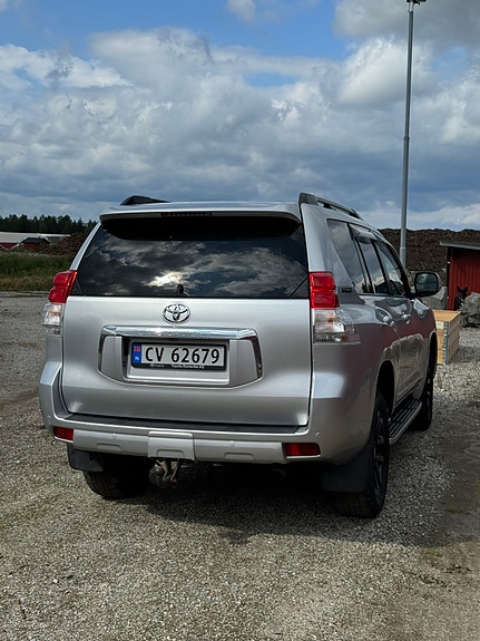 Toyota Land Cruiser 8 of 8