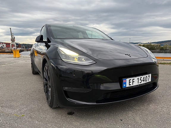 Tesla Model Y 5 of 24