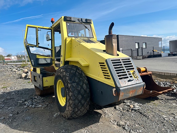 Bomag BW211 D-3 3 of 5