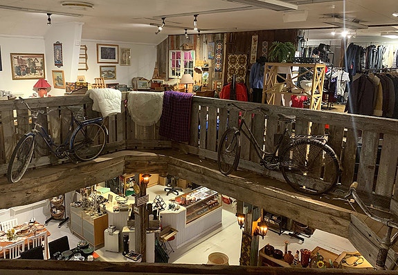 På Kaleido har vi bruktbutikk