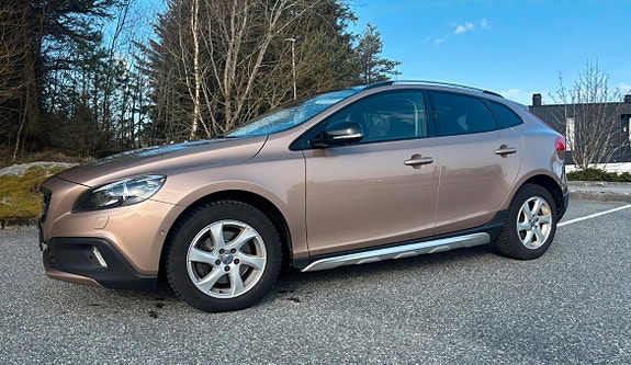 Volvo V40 2 of 18
