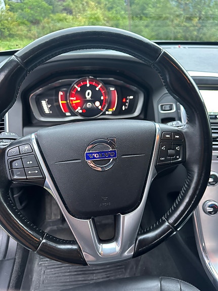 Volvo XC60 6 of 17