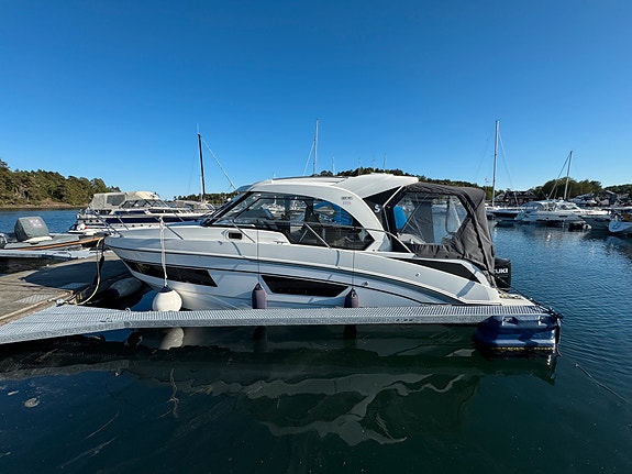 Beneteau Antares 9 | 2 x suzuki 150HK | topputstyrt