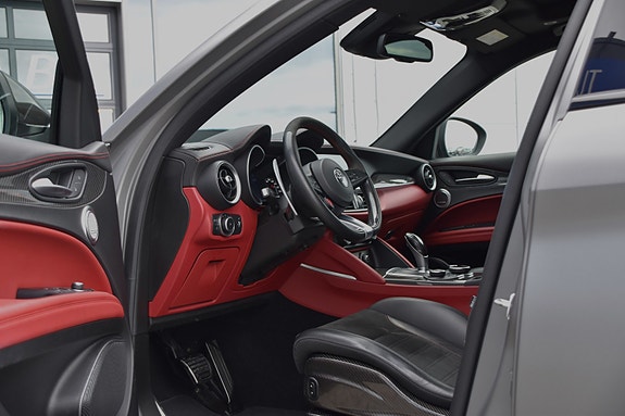 Alfa Romeo Stelvio Quadrifoglio 13 of 30