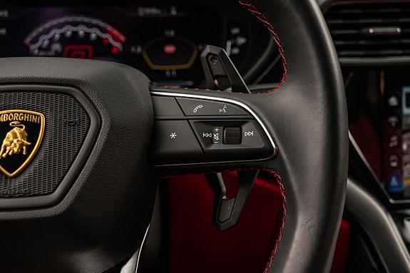 Lamborghini Urus 29 of 30